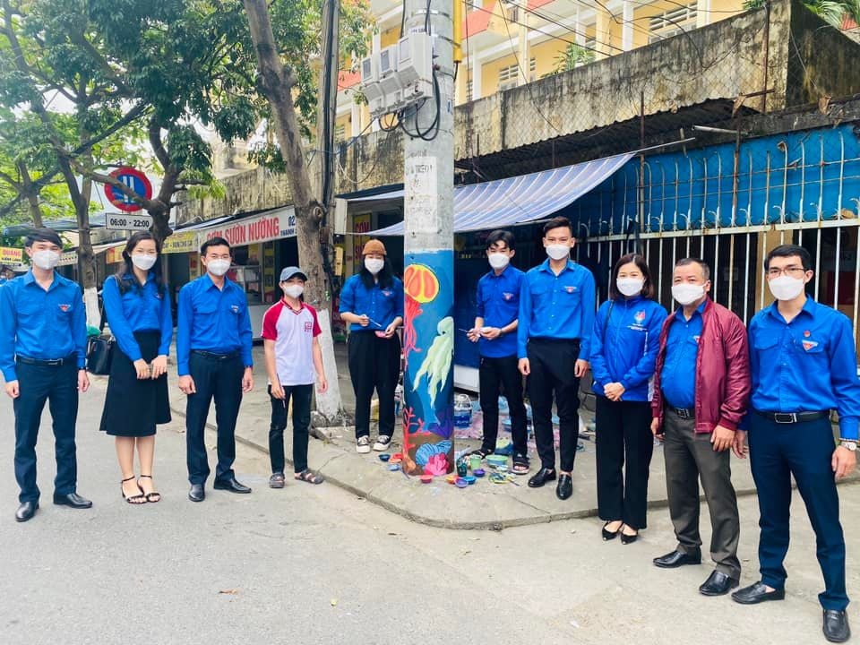 Tuổi trẻ Trường Đại học Duy Tân thăm hỏi và tặng quà chúc tết cho Mẹ Việt Nam anh hùng Nguyễn Thị Tuyết