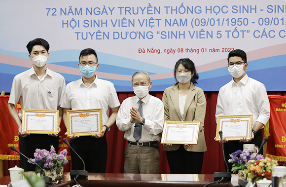 Kỷ niệm 72 năm ngày Truyền thống HSSV và Hội Sinh viên Việt Nam, Tuyên dương “Sinh viên 5 tốt” các cấp