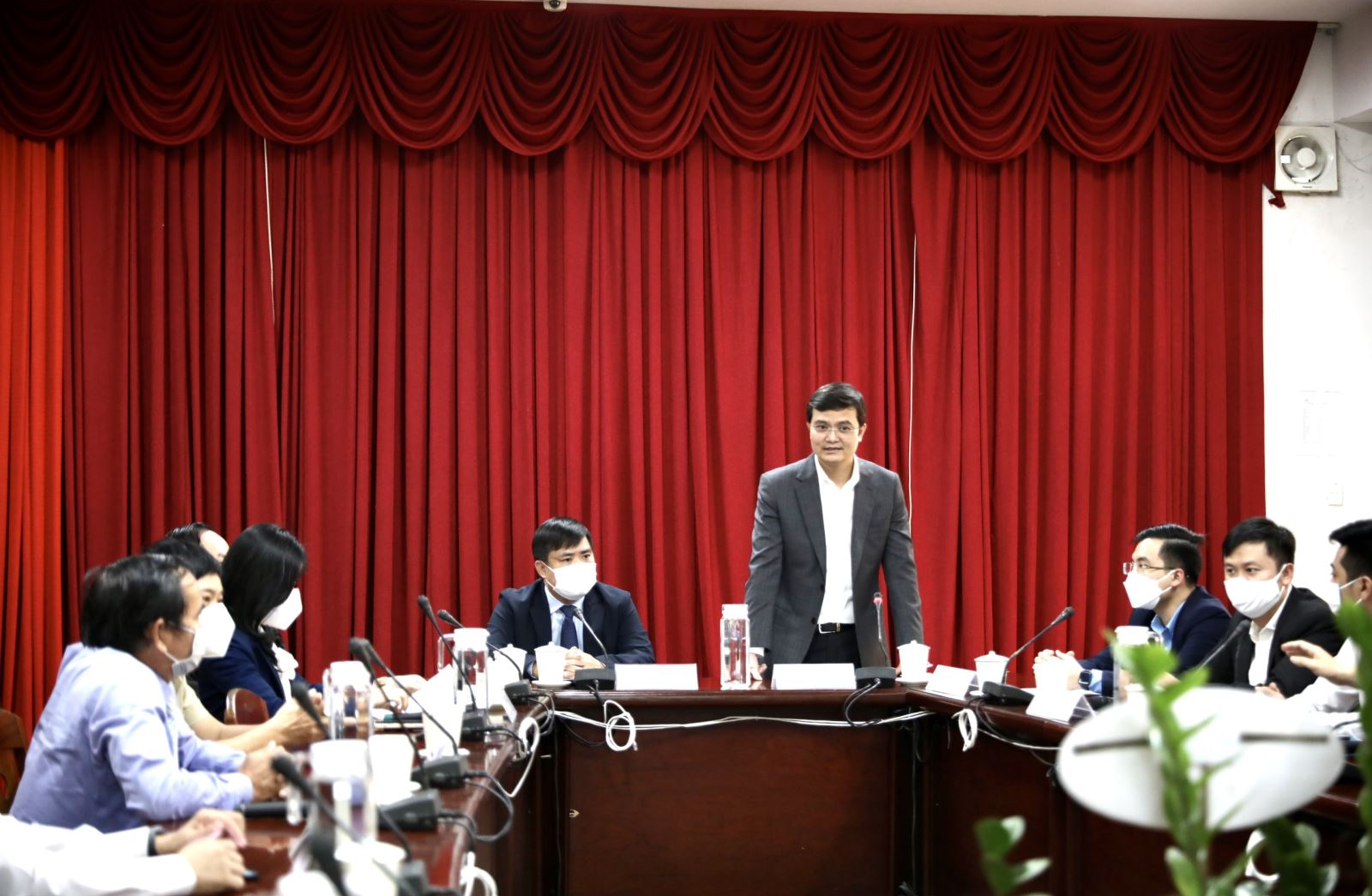 Đồng chí Bùi Quang Huy phát biểu tại buổi làm việc